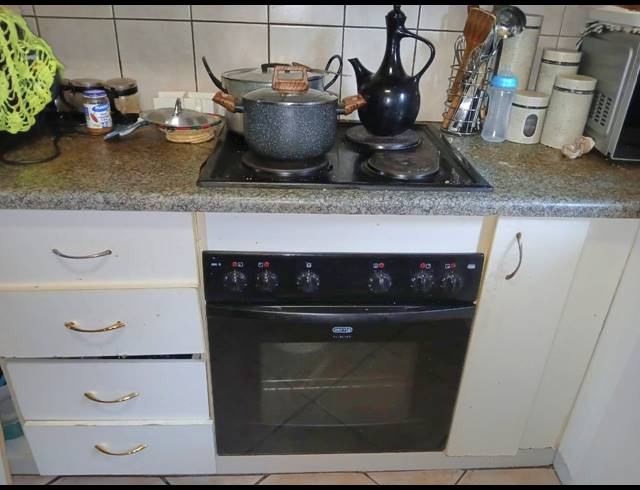 2 BEDROOM SECTIONAL TITLE FOR SALE IN GREENHILLS